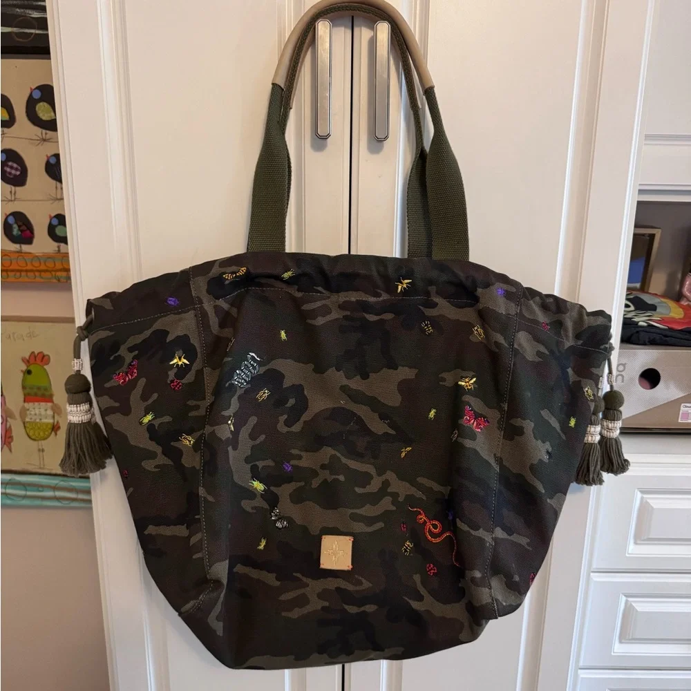 India Hicks fortune camouflage tote. Like new. Highly collectible 24x13x12